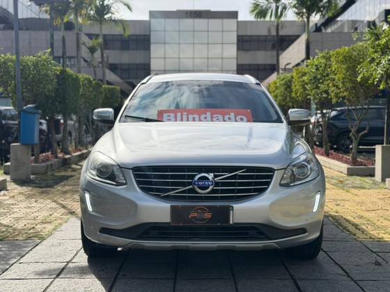 VOLVO XC60 2.0 T5 MOMENTUM GASOLINA 4P AUTOMÁTICO